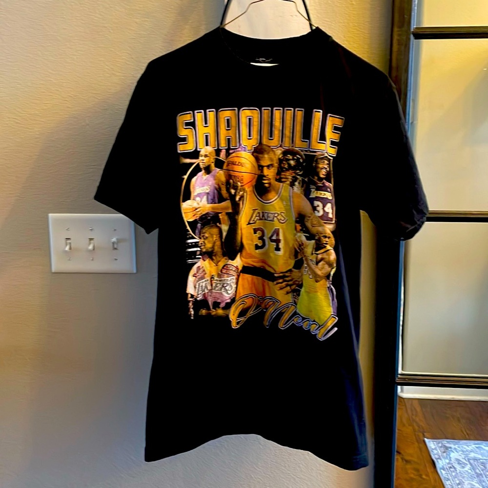 Men’s size medium Shaquille O’Neal tshirt.